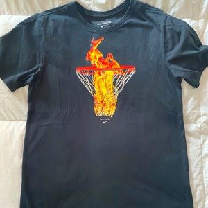 3/$15 Nike youth large T-shirt